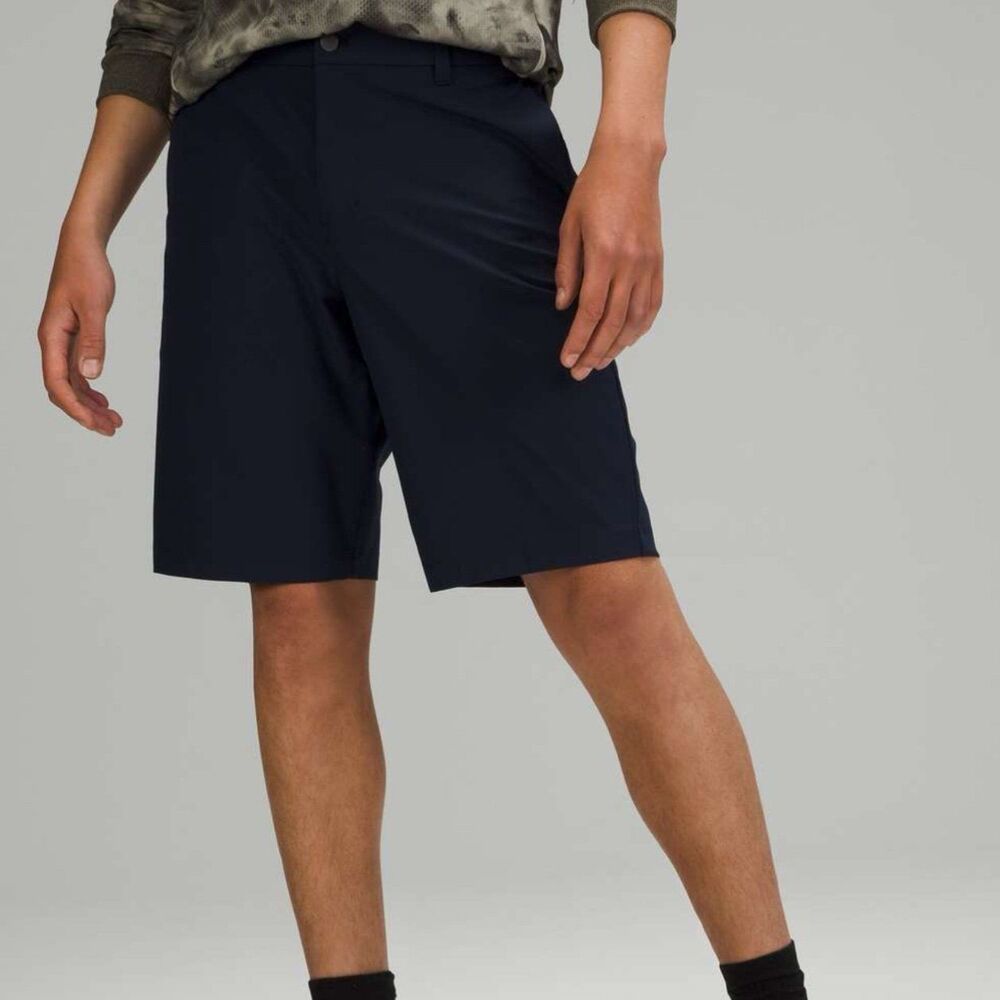 Lululemon Commission Shorts Men’s 33 Relaxed Fit Short 11" Warpstreme Navy Blue